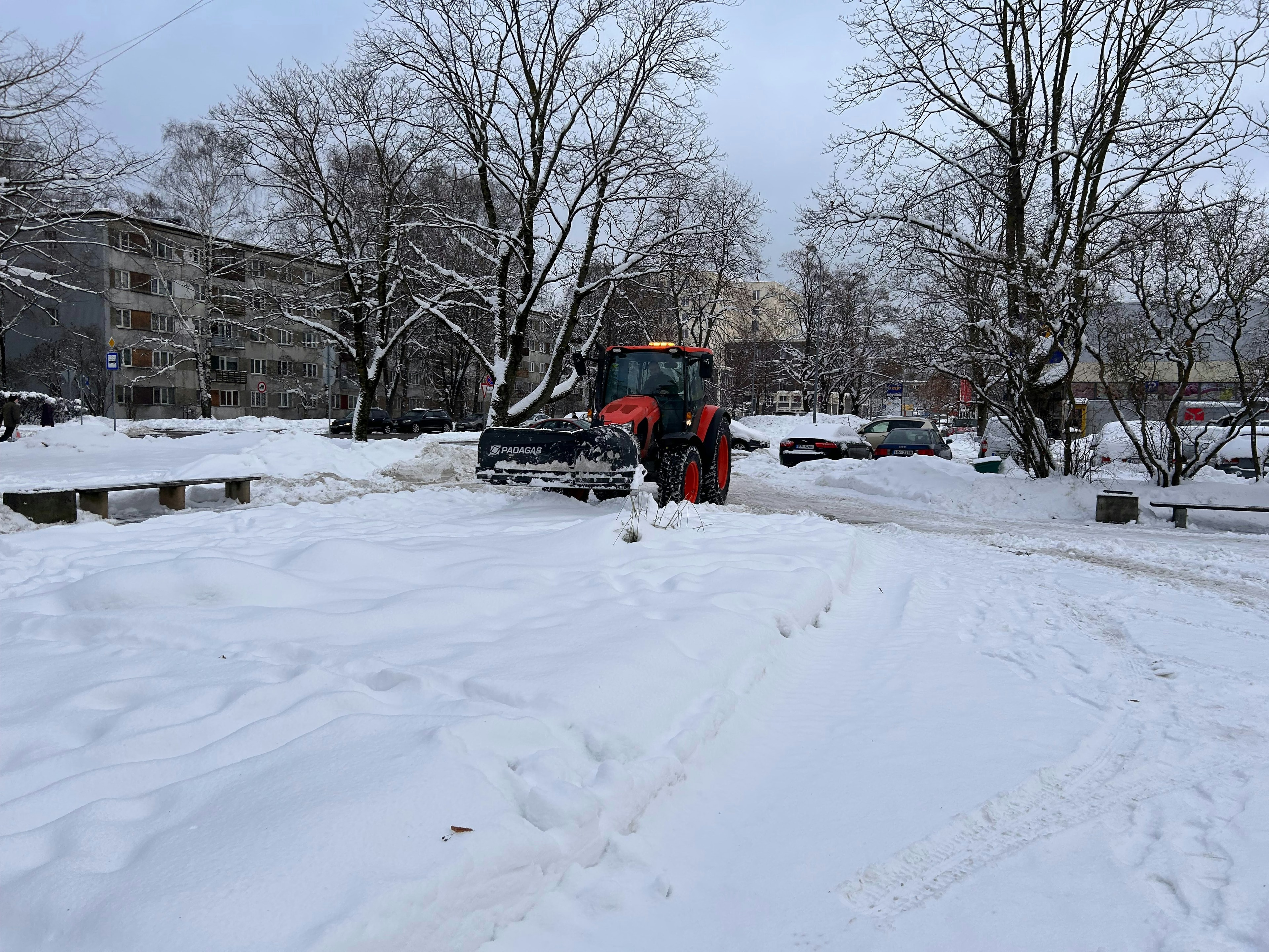 Commercial snow plowing service in Farmington Hills, MI
